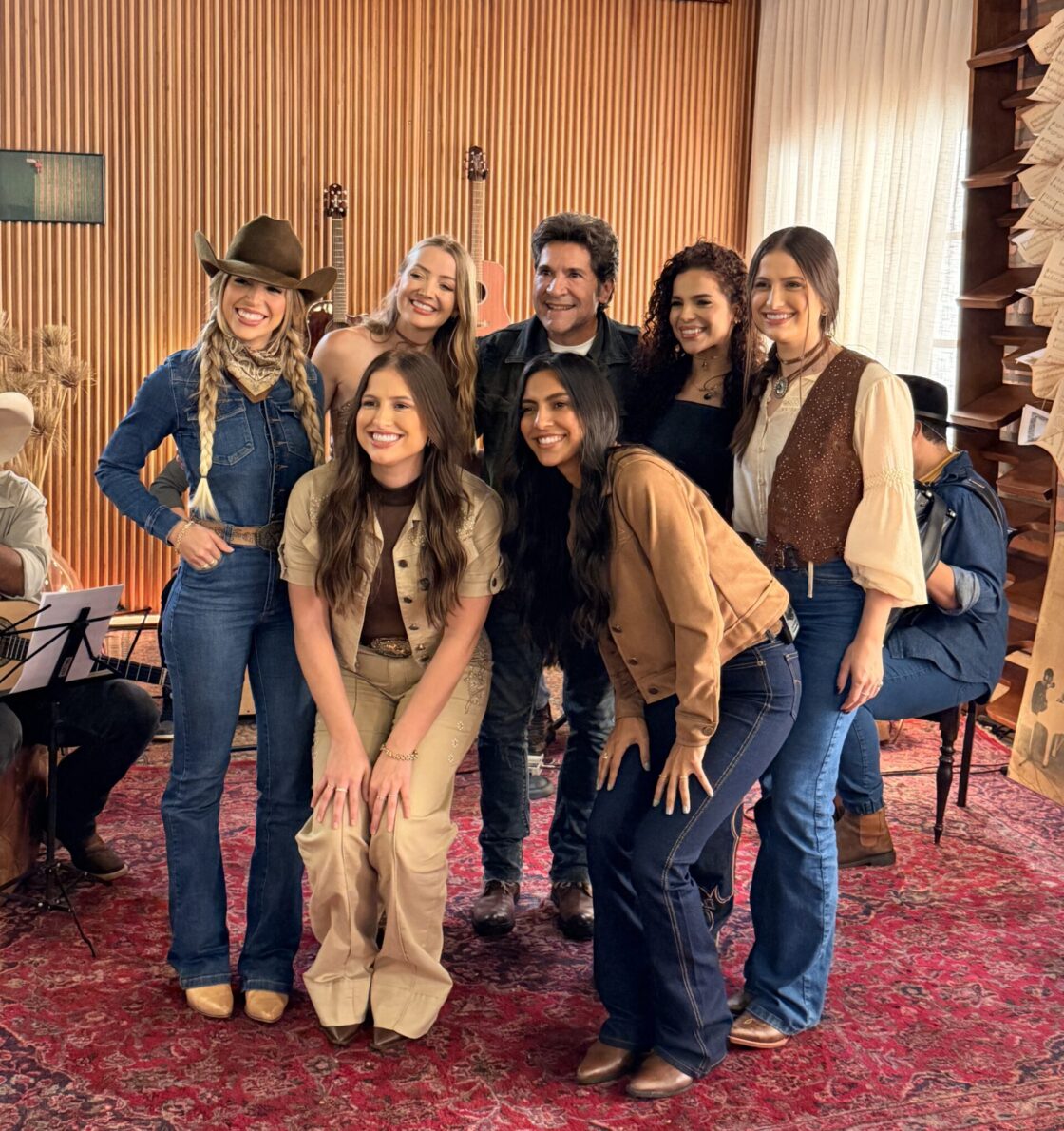 PROJETO MUIERADA PARTICIPA DO VIVER SERTANEJO E CELABRA A FORÇA FEMININA NO GÊNERO